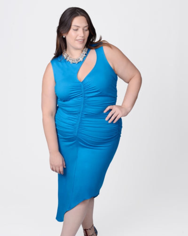 Front of a model wearing a size 18|20 Sarah Cutout Ruched Tank Dress in Mykonos Blue by MAYES NYC. | dia_product_style_image_id:282105